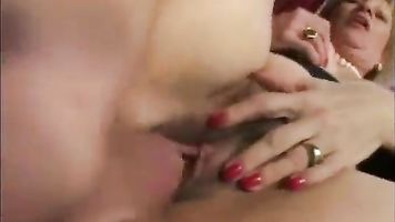 A wealthy lady wants to fuck right away! Hot Milf!